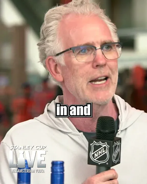 Craig MacTavish give his advice to the players