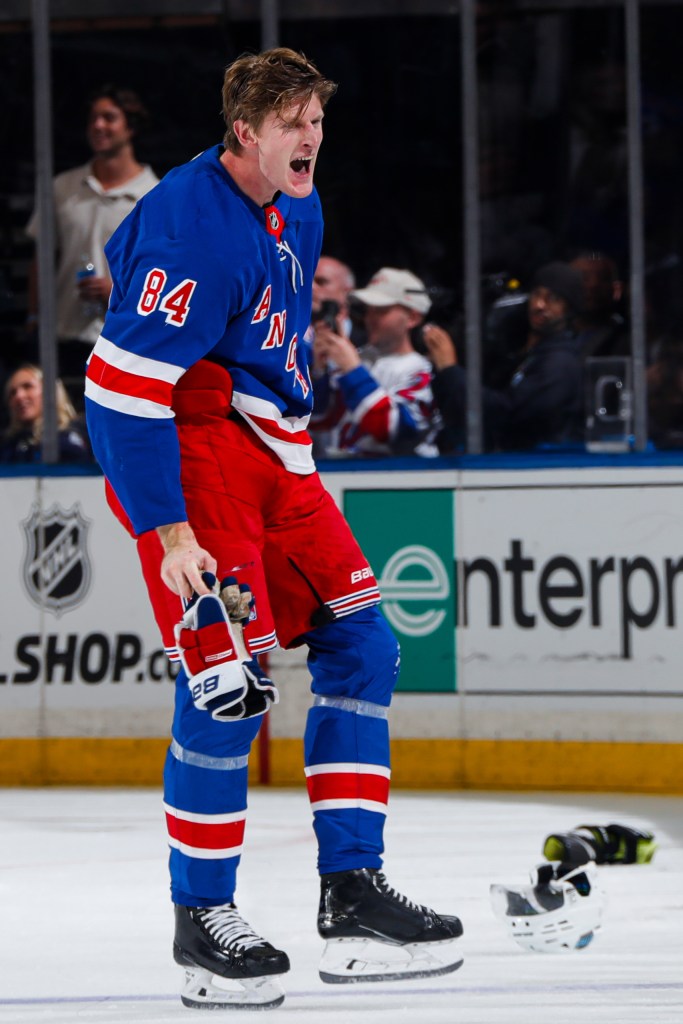 Adam Edstrom gets into a fight during the Rangers' loss to Utah on Oct. 12, 2024.