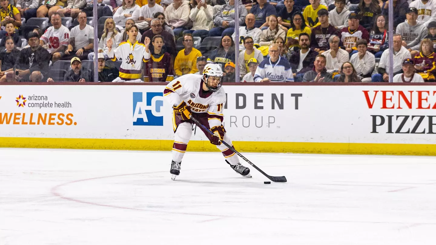 Hockey Hosts Omaha for First Home NCHC Series