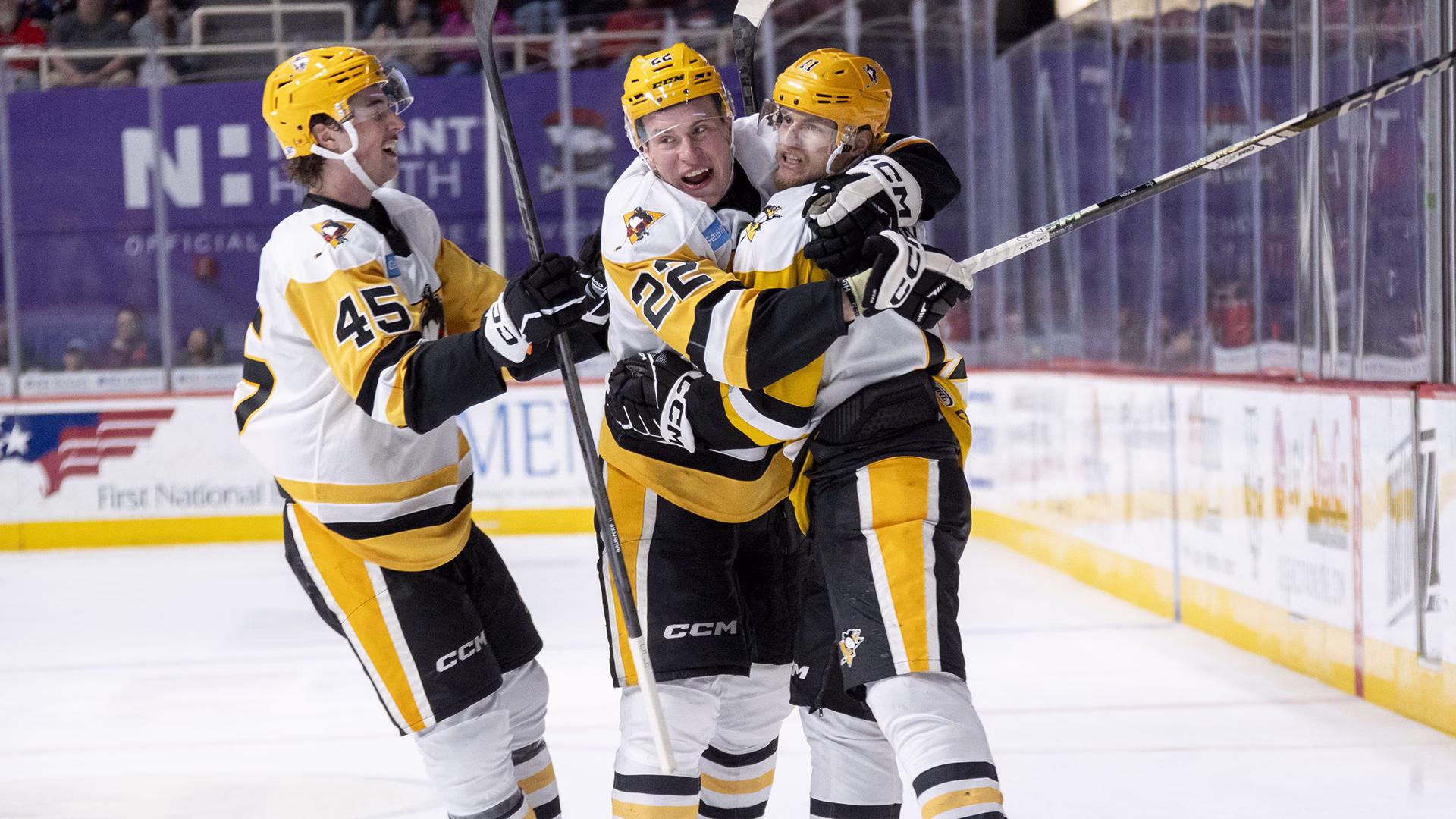 PENGUINS MUSCLE PAST CHECKERS, 5-3